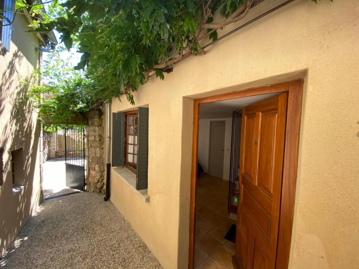 Auberge De La Tour De Brison Sanilhac  Room photo