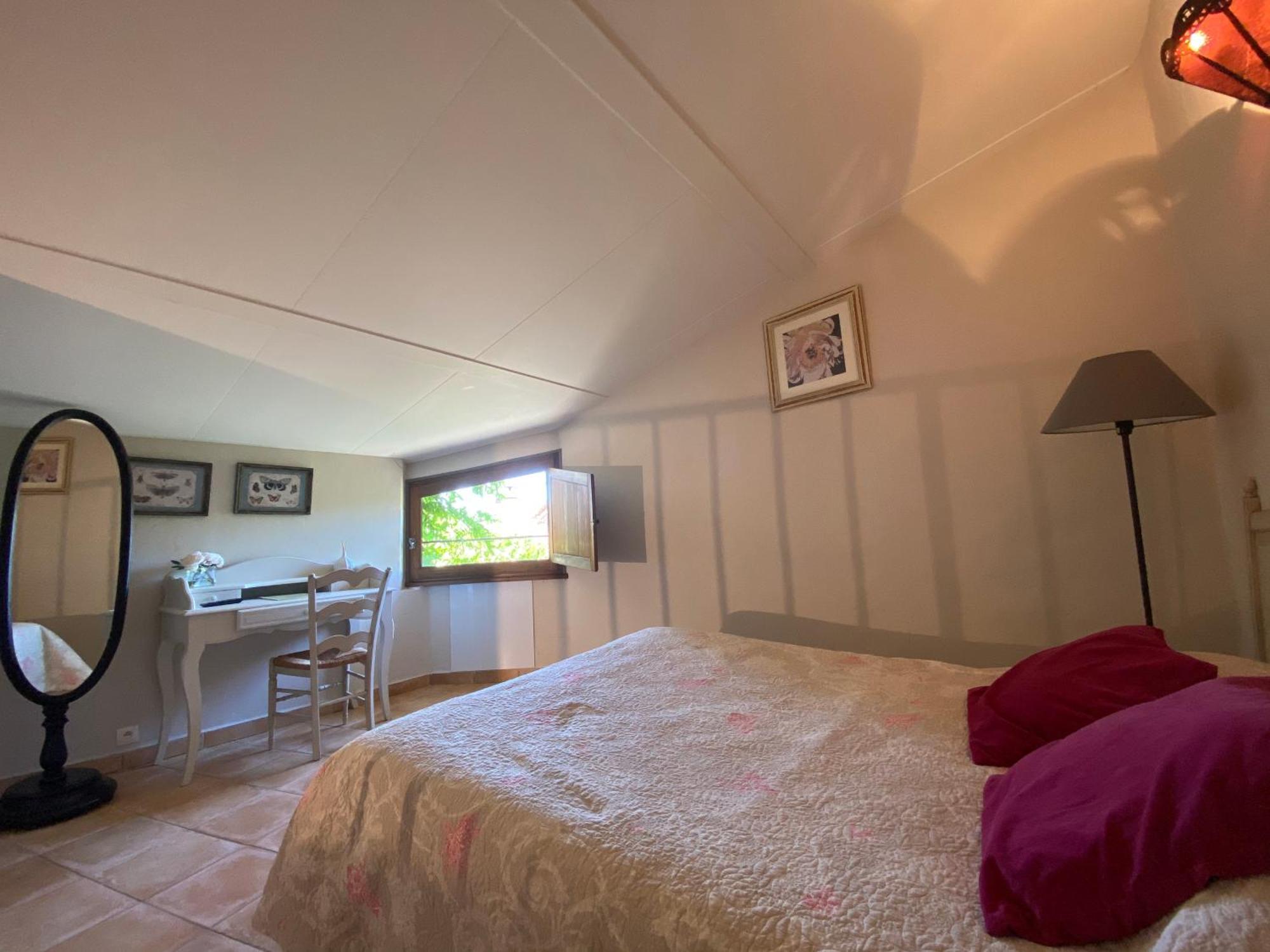 Auberge De La Tour De Brison Sanilhac  Room photo