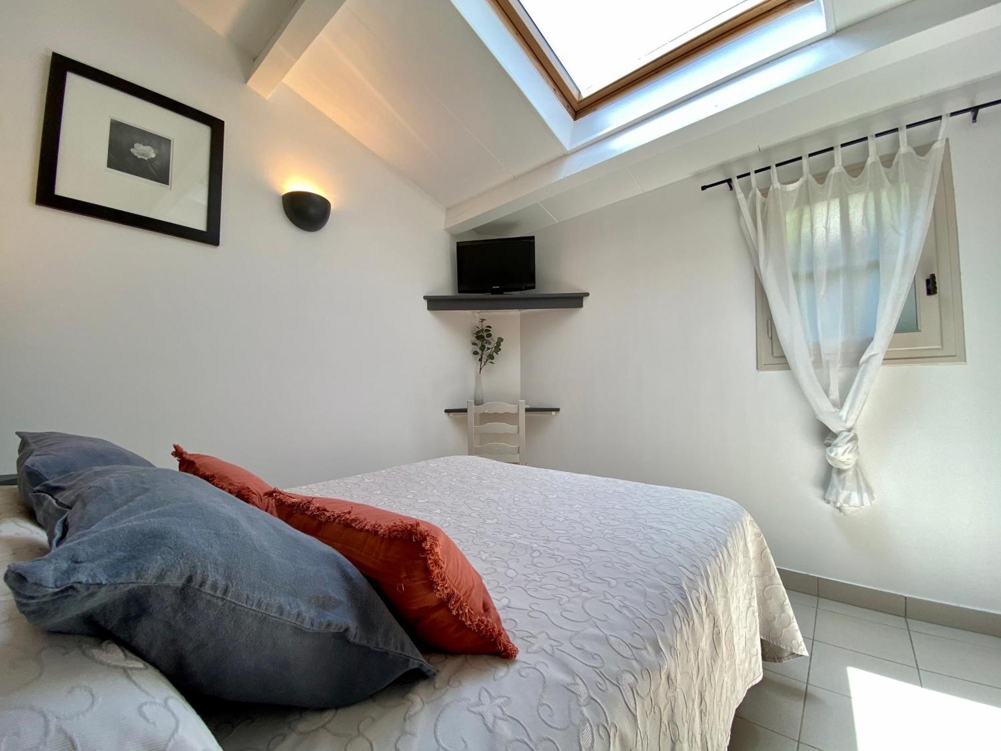 Auberge De La Tour De Brison Sanilhac  Room photo