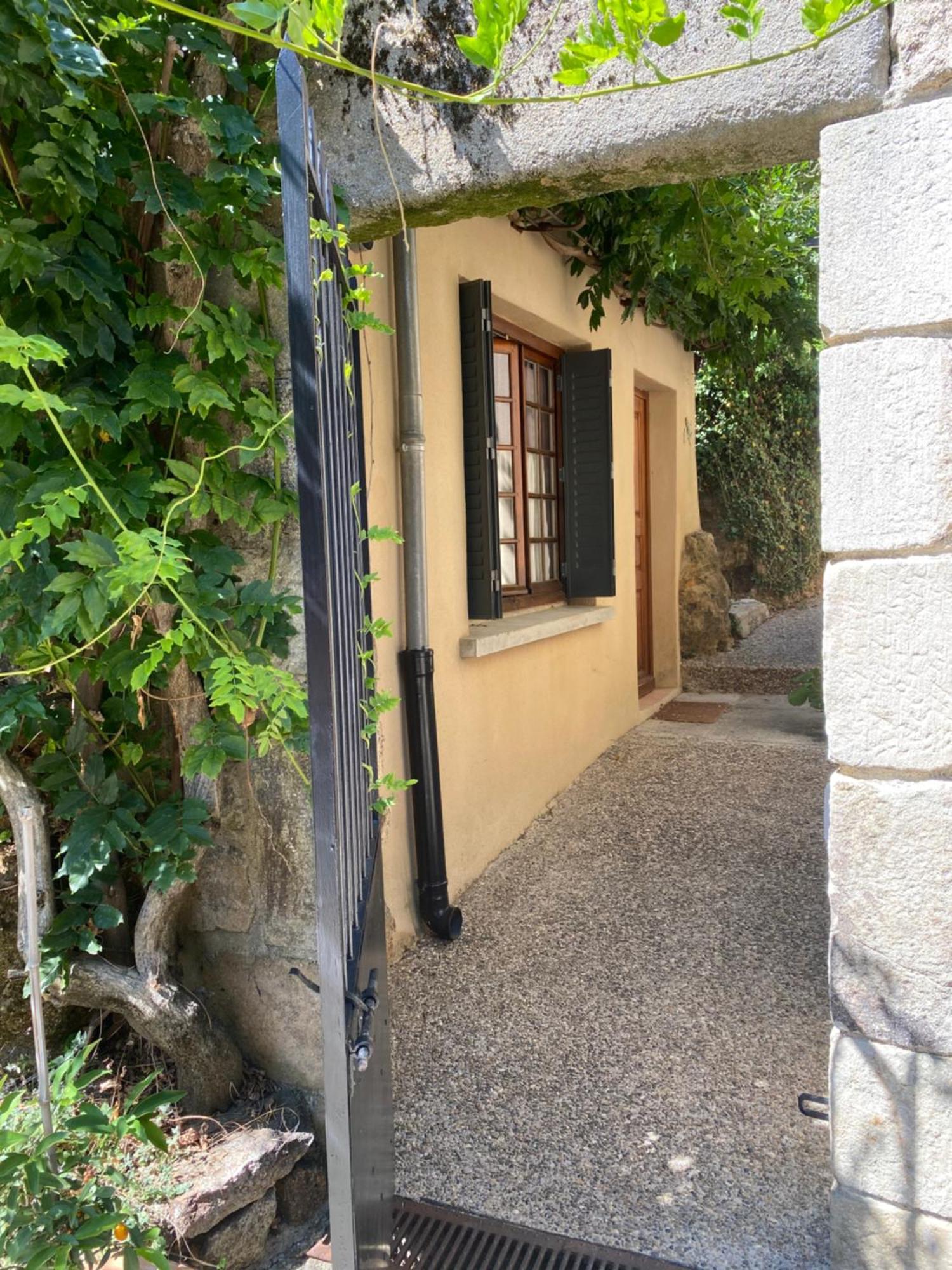 Auberge De La Tour De Brison Sanilhac  Room photo